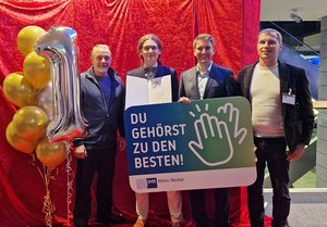 Freuten sich über die den Erfolg von Auszubildendem und Ausbildern: Rolf Hanstein, Ephraim Skobowsky, Martin Holler, Steffen Heckmann (von links).