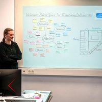 Matthias Hohnen, Max Vierling und ihr Lehrer Tobias Siebig (von lienks) beim Workshop für den BBW-Maker-Space.